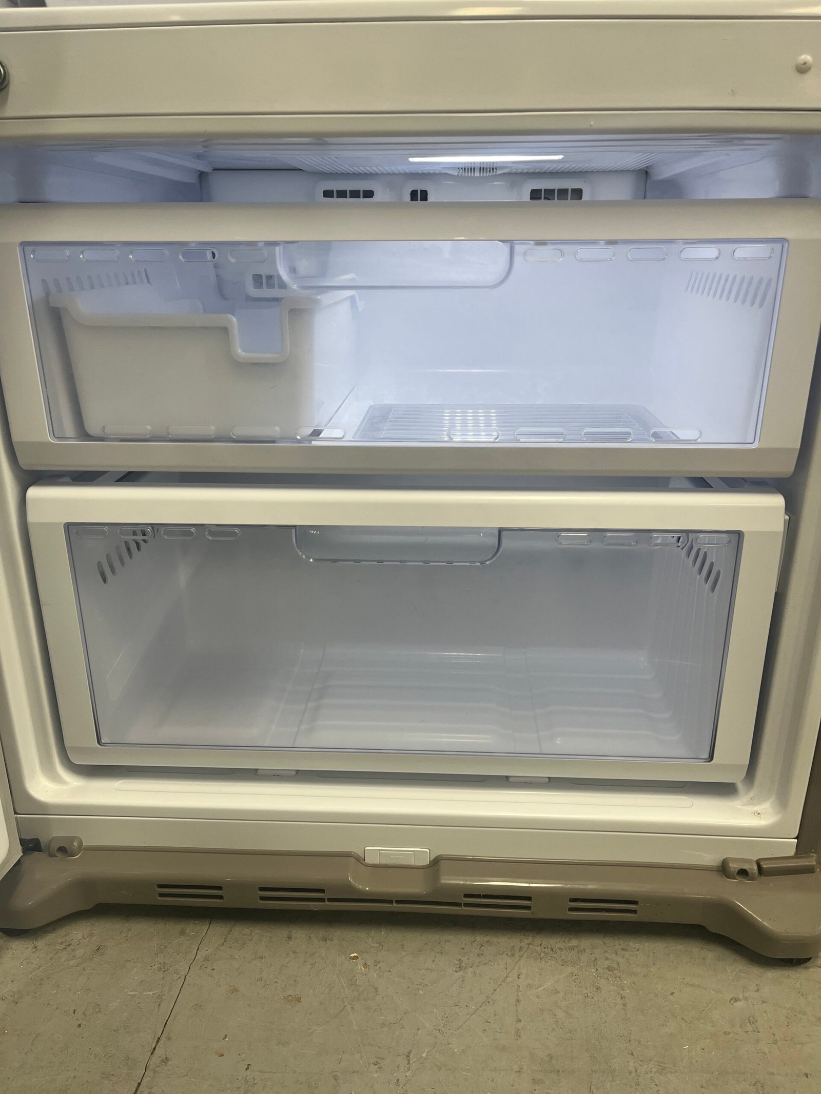 Refurbished-32-Fridge-Samsung-RB194ACRS-1