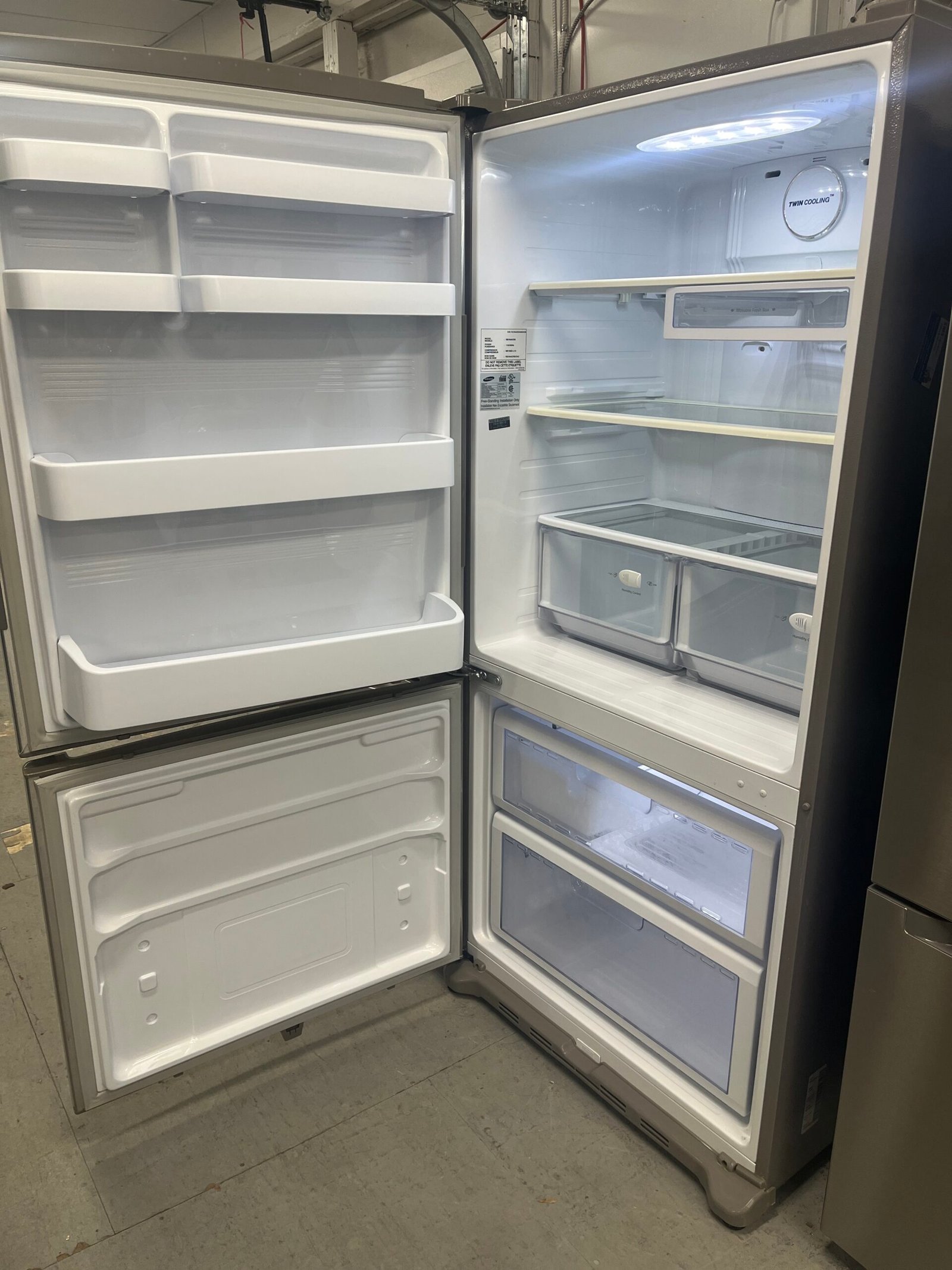 Refurbished-32-Fridge-Samsung-RB194ACRS-2